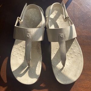 Cream Vionic sandals